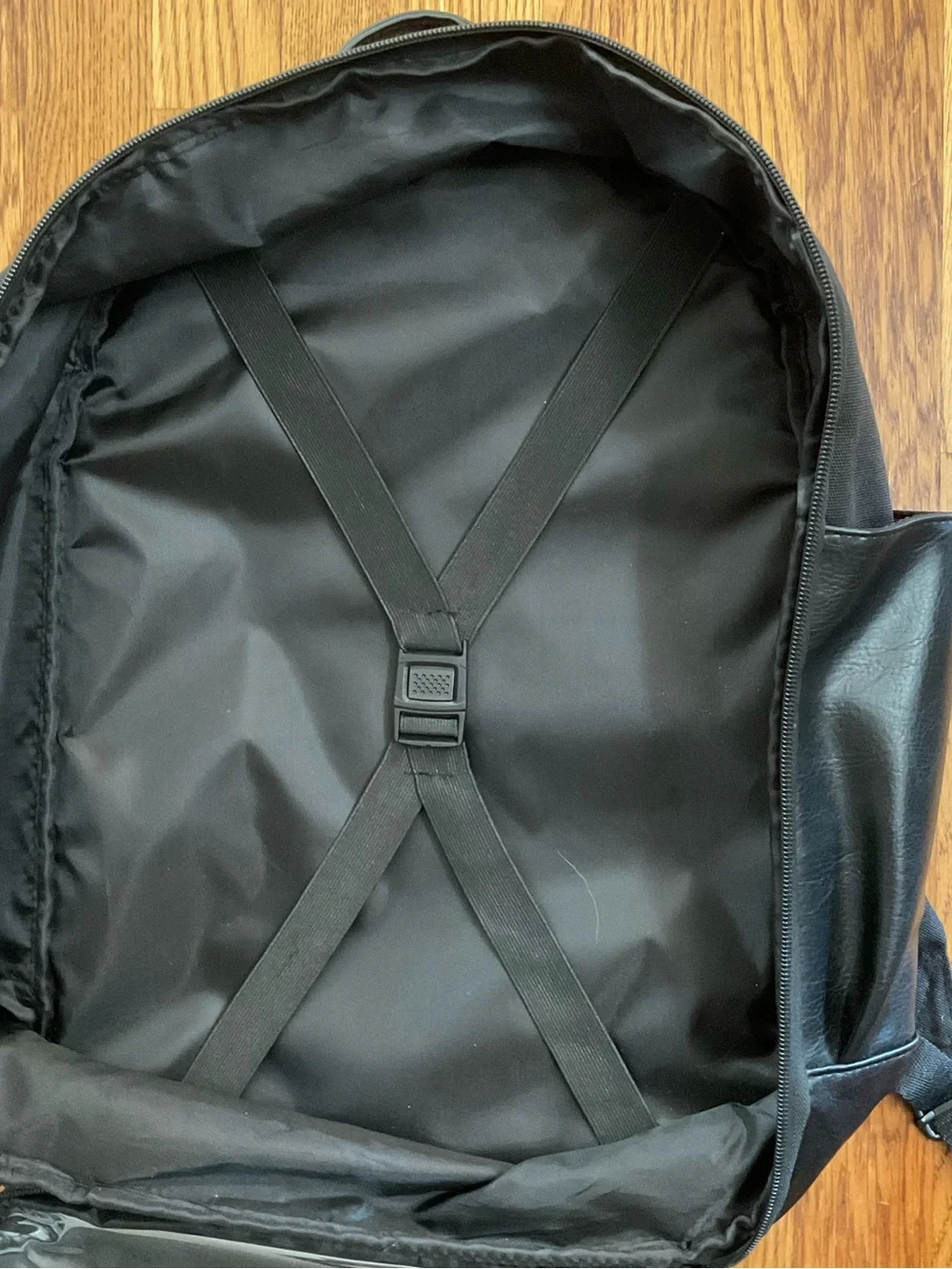 BEIS - Black Everyday Backpack with Front Pocket and Leather Bottom. Size OS